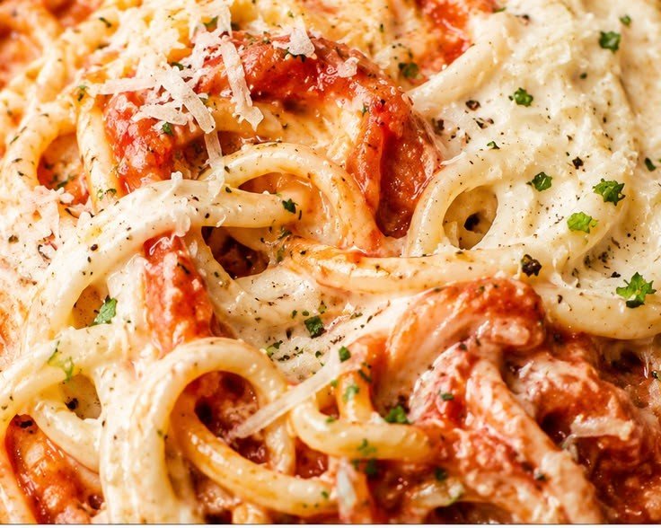 Easy Alfredo Spaghetti Sauce Recipe (Rich, Creamy Pink Pasta in 30 Minutes)